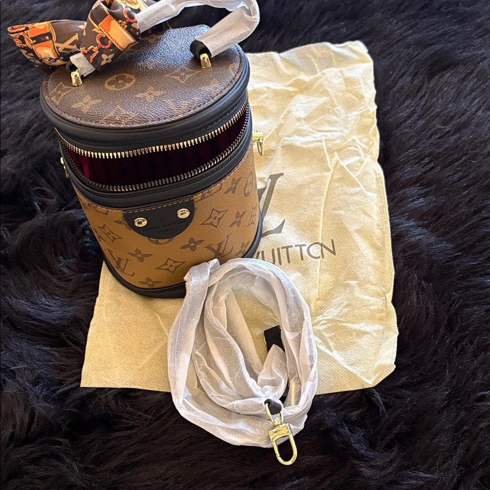 Louis Vuitton Brown Monogram Mini Vanity Case with Black Trim and Gold Hardware - Picture 7 of 8